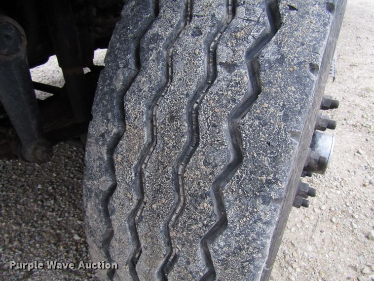 image for item DH8370 2006 International 7500 digger derrick truck