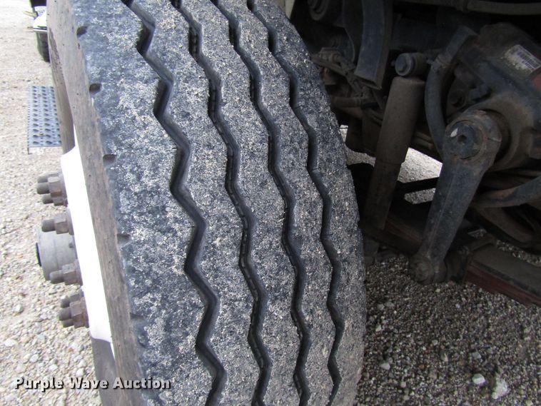 image for item DH8370 2006 International 7500 digger derrick truck