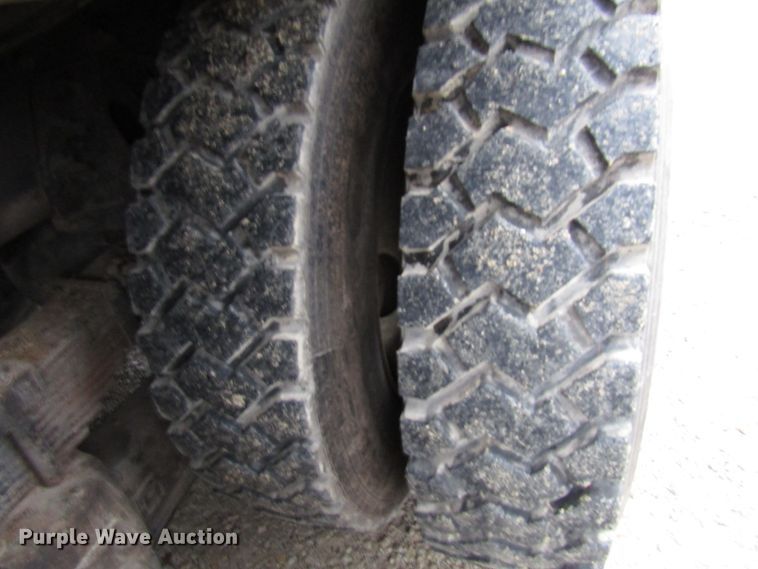 image for item DH8370 2006 International 7500 digger derrick truck