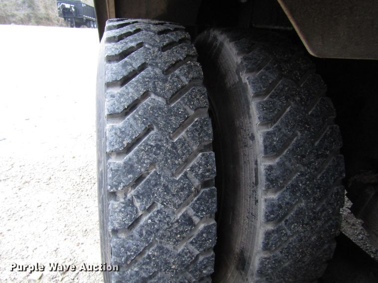 image for item DH8370 2006 International 7500 digger derrick truck