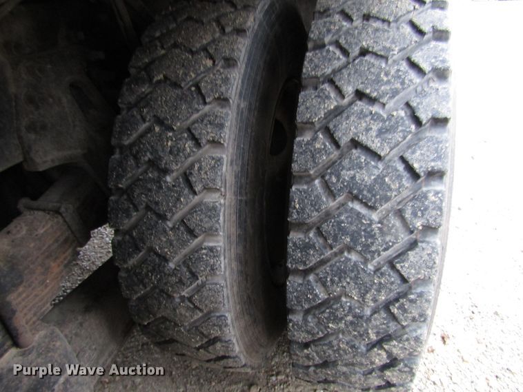 image for item DH8370 2006 International 7500 digger derrick truck