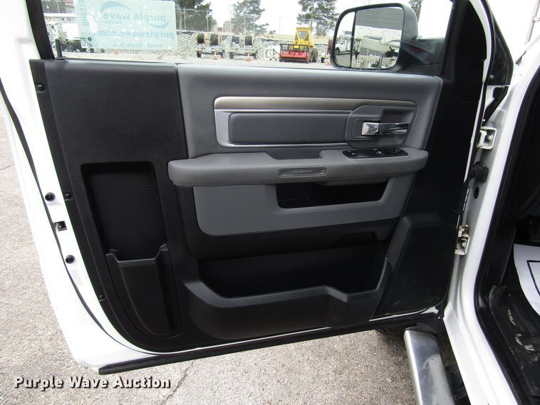 image for item DH8372 2013 Dodge Ram 5500 bucket truck