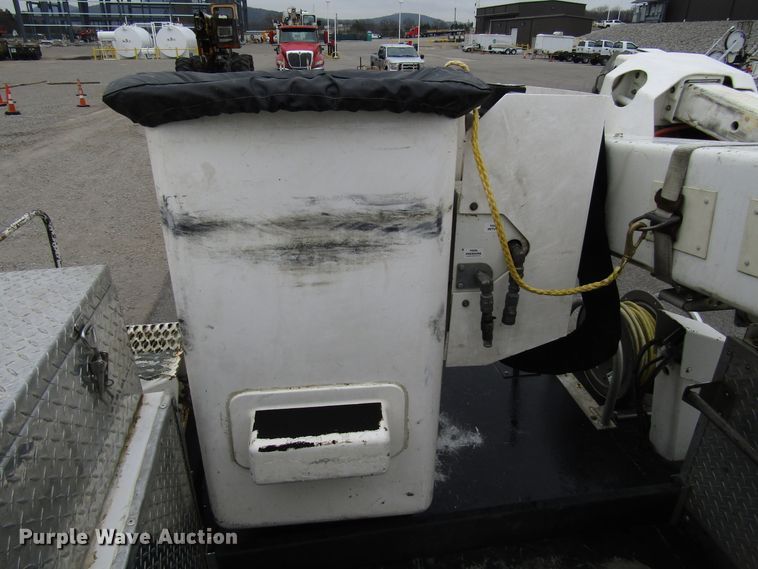 image for item DH8372 2013 Dodge Ram 5500 bucket truck