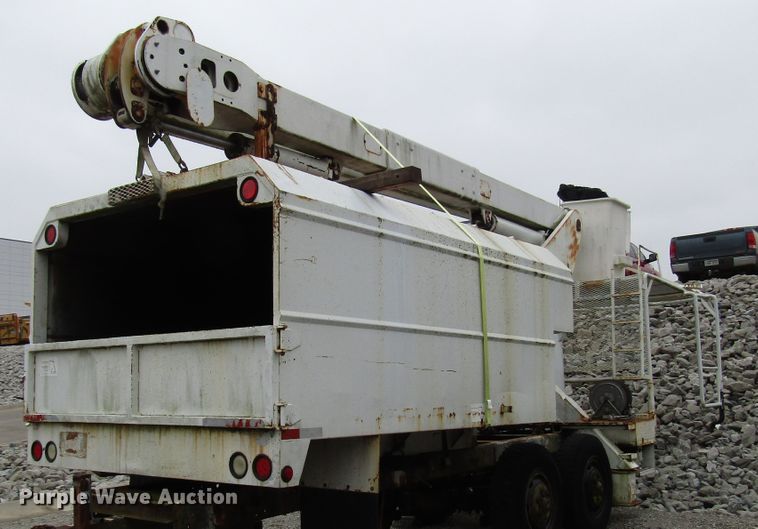 image for item DH8373 12'L x 92"W chip bed with boom