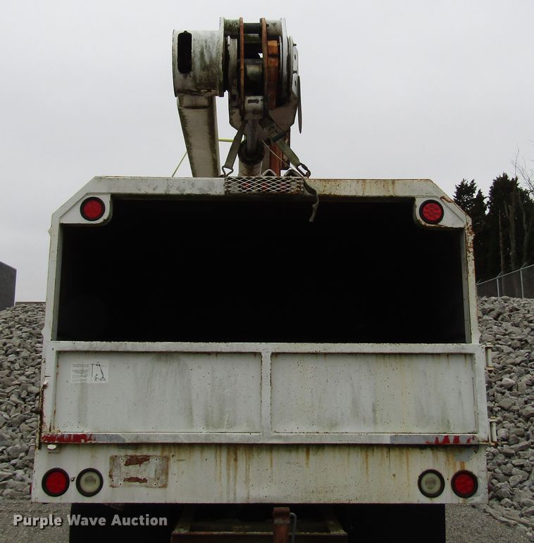 image for item DH8373 12'L x 92"W chip bed with boom