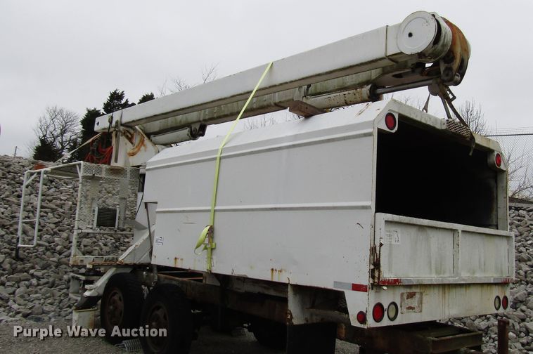 image for item DH8373 12'L x 92"W chip bed with boom
