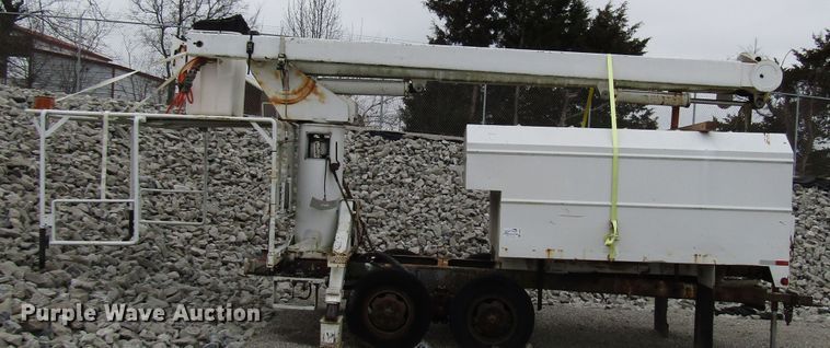 image for item DH8373 12'L x 92"W chip bed with boom