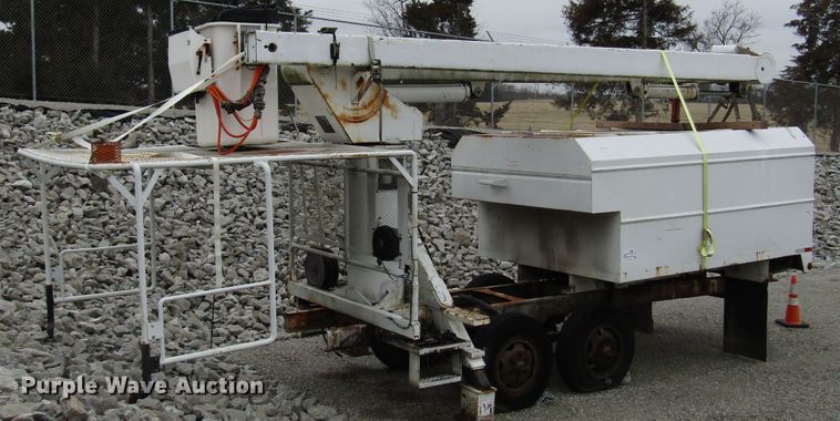 image for item DH8373 12'L x 92"W chip bed with boom