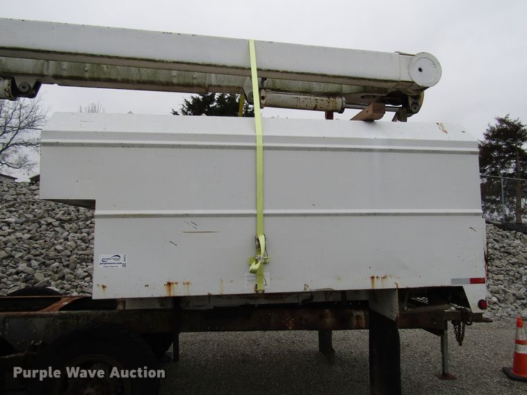 image for item DH8373 12'L x 92"W chip bed with boom