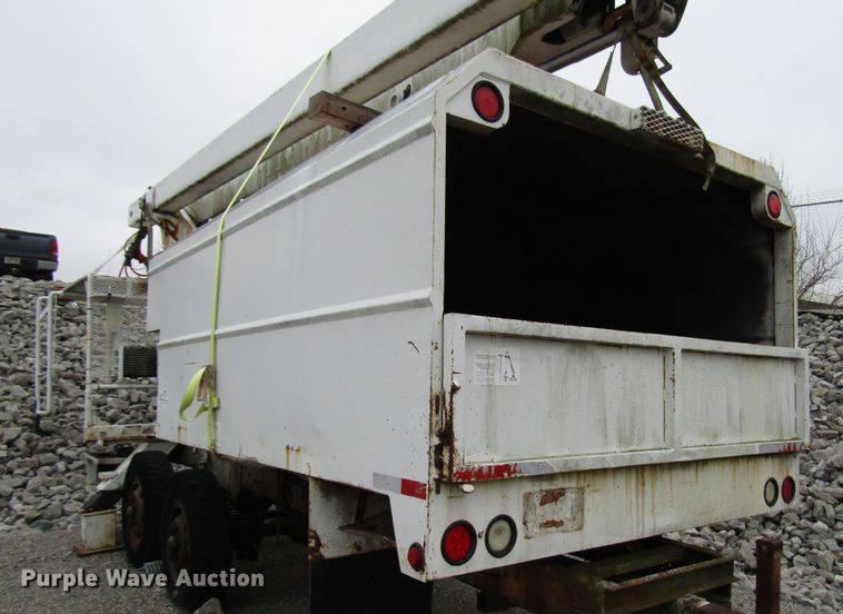 image for item DH8373 12'L x 92"W chip bed with boom