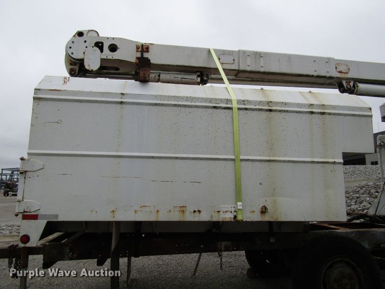 image for item DH8373 12'L x 92"W chip bed with boom