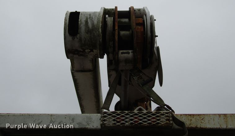 image for item DH8373 12'L x 92"W chip bed with boom