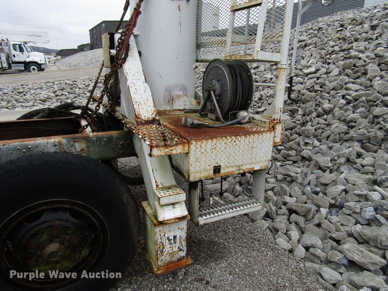 image for item DH8373 12'L x 92"W chip bed with boom