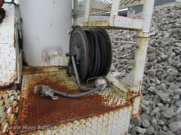 image for item DH8373 12'L x 92"W chip bed with boom