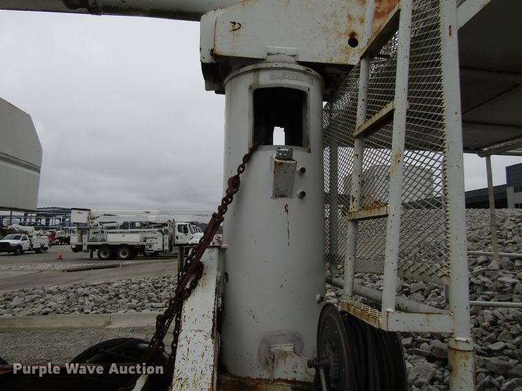 image for item DH8373 12'L x 92"W chip bed with boom