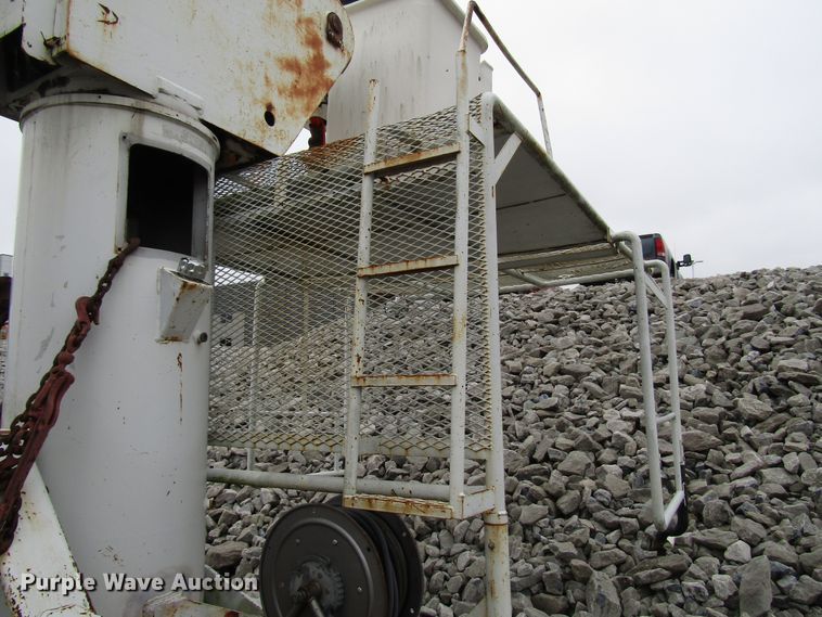 image for item DH8373 12'L x 92"W chip bed with boom