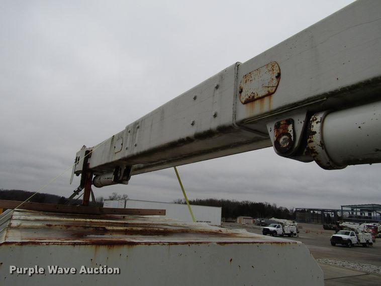 image for item DH8373 12'L x 92"W chip bed with boom