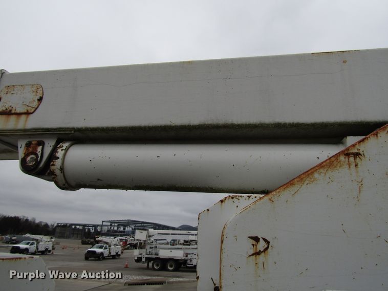 image for item DH8373 12'L x 92"W chip bed with boom