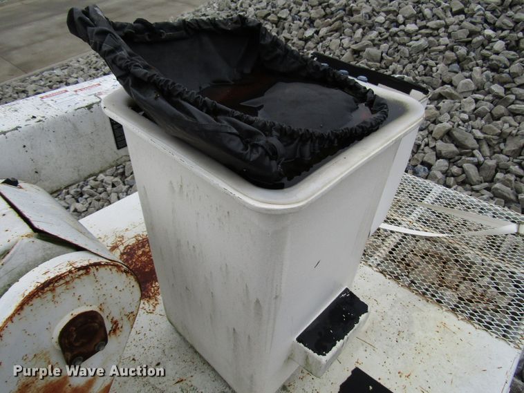 image for item DH8373 12'L x 92"W chip bed with boom