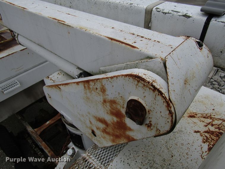 image for item DH8373 12'L x 92"W chip bed with boom