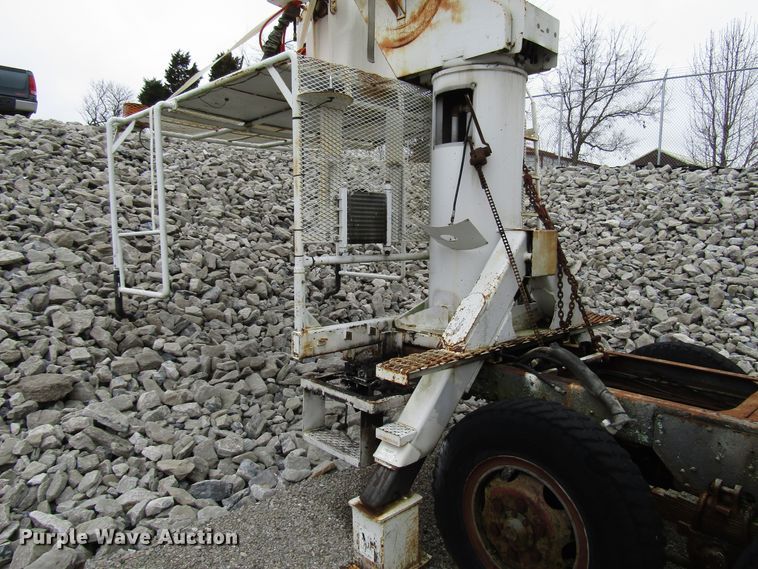 image for item DH8373 12'L x 92"W chip bed with boom