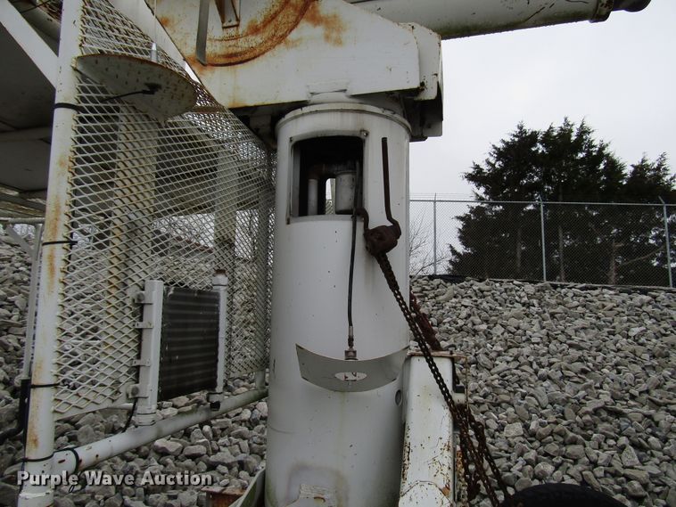 image for item DH8373 12'L x 92"W chip bed with boom