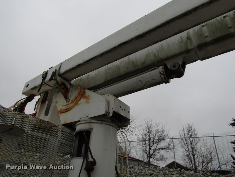 image for item DH8373 12'L x 92"W chip bed with boom