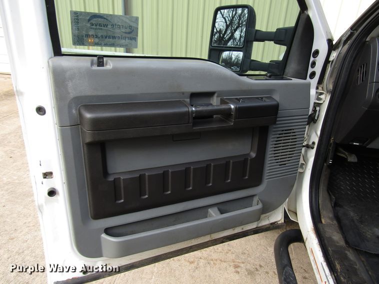 image for item DH8374 2011 Ford F550 service truck