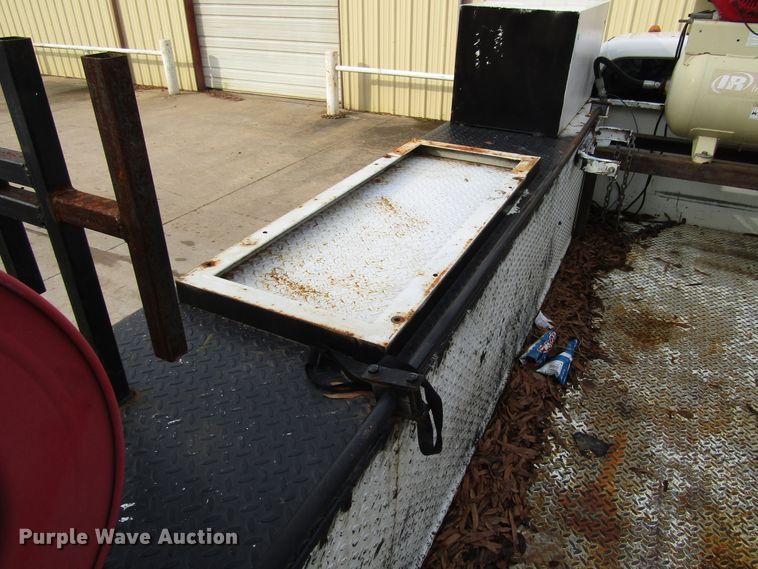 image for item DH8374 2011 Ford F550 service truck