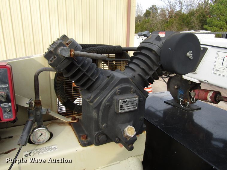 image for item DH8374 2011 Ford F550 service truck