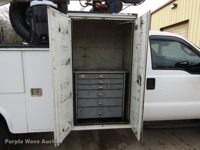 image for item DH8374 2011 Ford F550 service truck