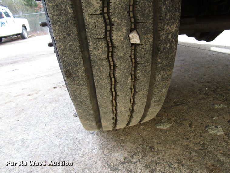 image for item DH8374 2011 Ford F550 service truck