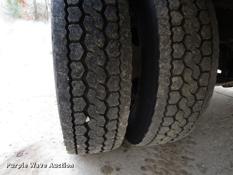 image for item DH8374 2011 Ford F550 service truck