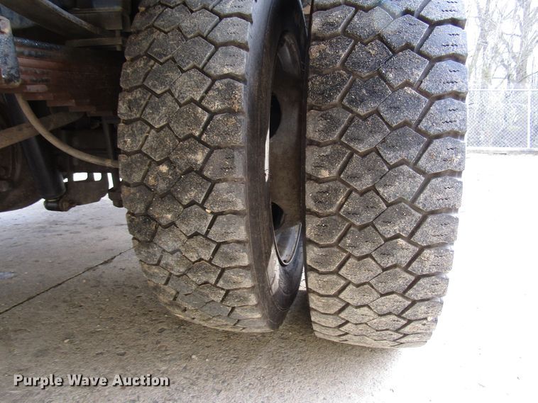 image for item DH8374 2011 Ford F550 service truck