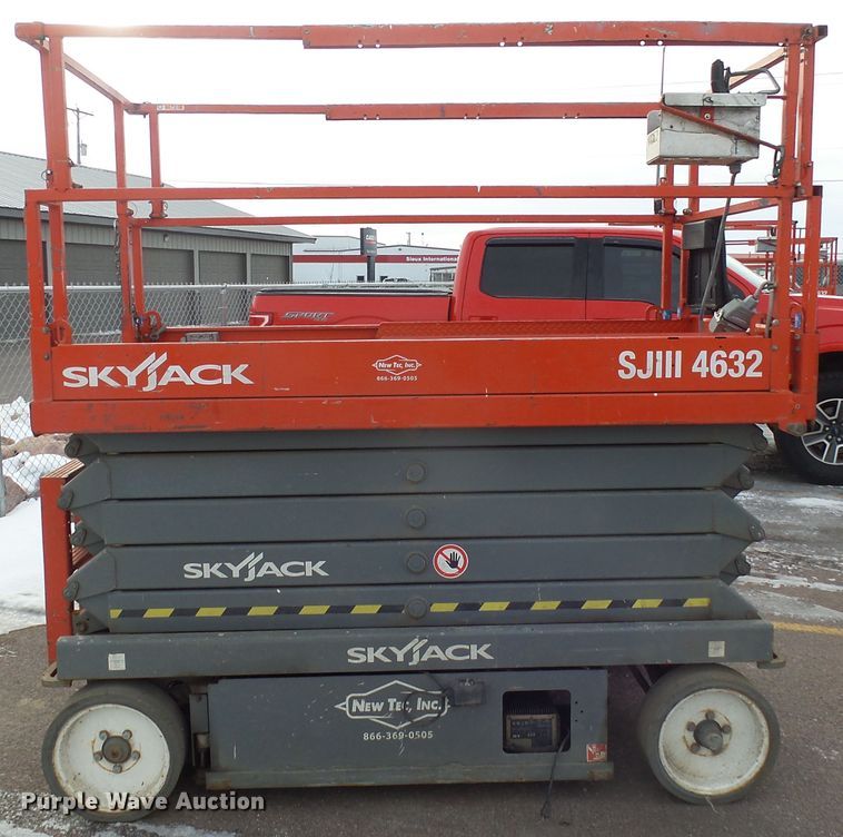 image for item EF9561 Skyjack SJIII 4632 scissor lift