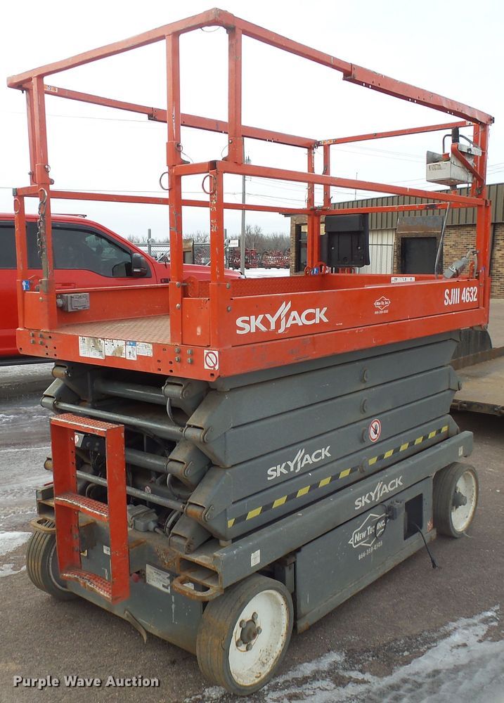 image for item EF9561 Skyjack SJIII 4632 scissor lift