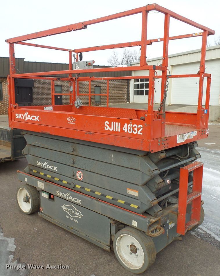 image for item EF9561 Skyjack SJIII 4632 scissor lift