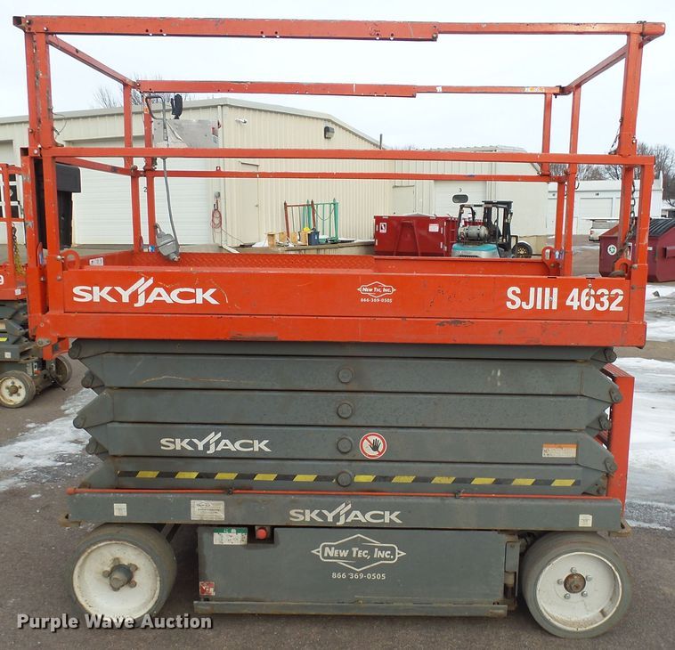 image for item EF9561 Skyjack SJIII 4632 scissor lift