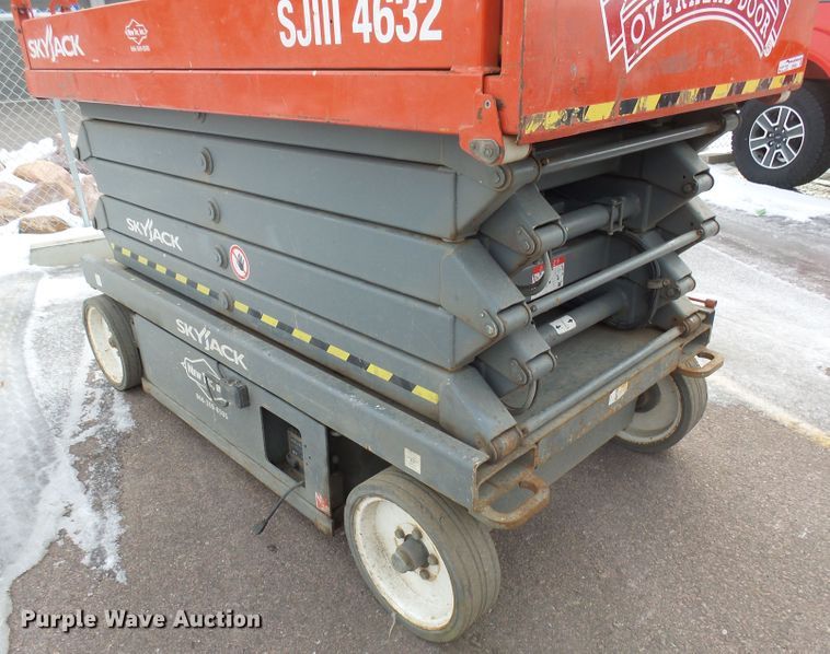 image for item EF9561 Skyjack SJIII 4632 scissor lift