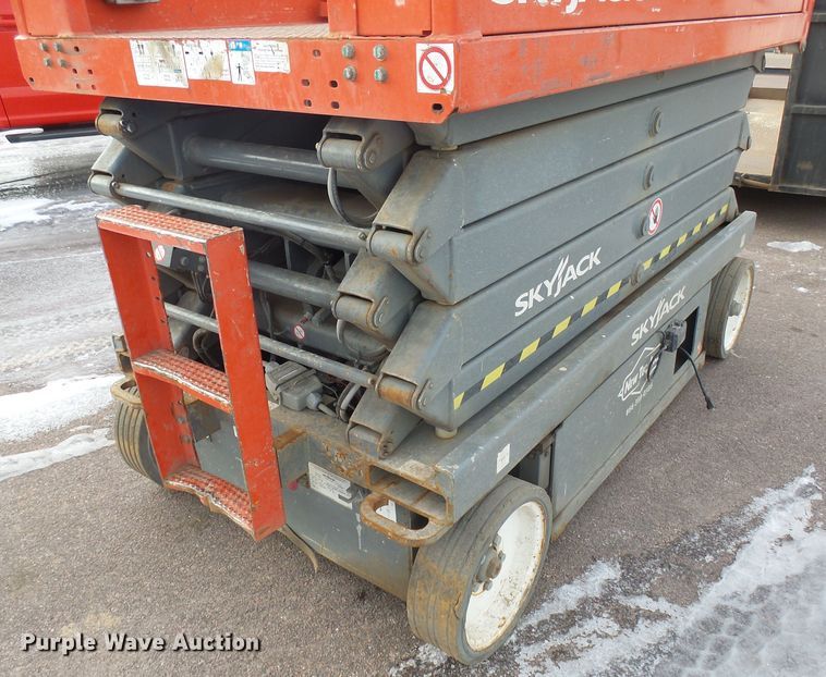 image for item EF9561 Skyjack SJIII 4632 scissor lift