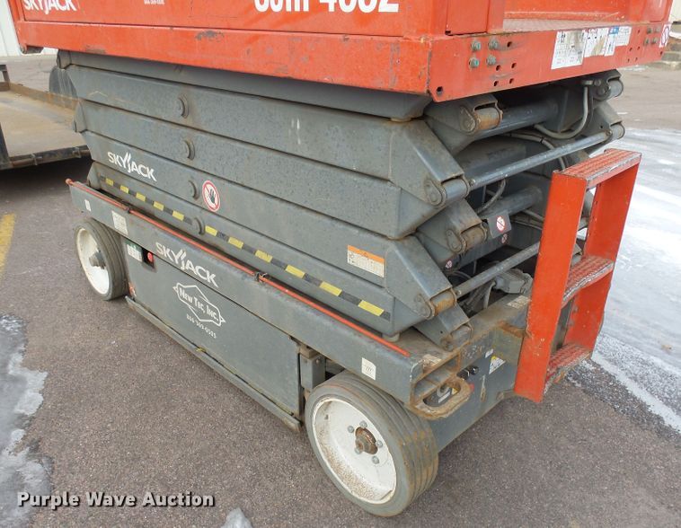image for item EF9561 Skyjack SJIII 4632 scissor lift