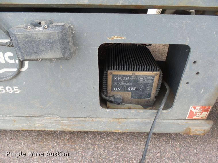 image for item EF9561 Skyjack SJIII 4632 scissor lift