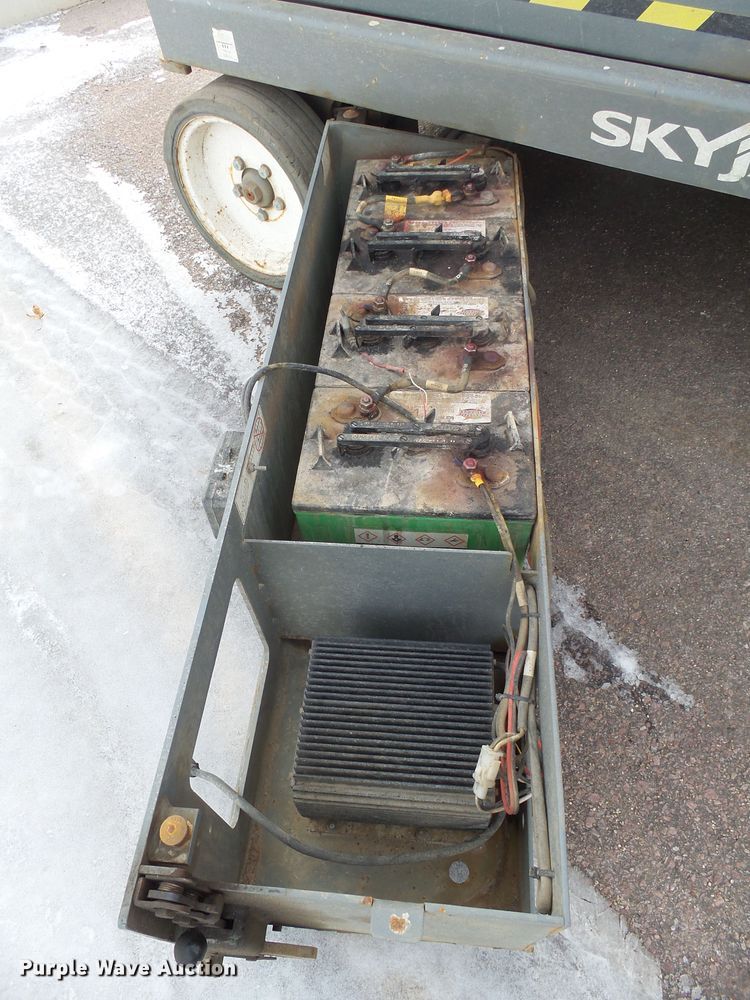 image for item EF9561 Skyjack SJIII 4632 scissor lift