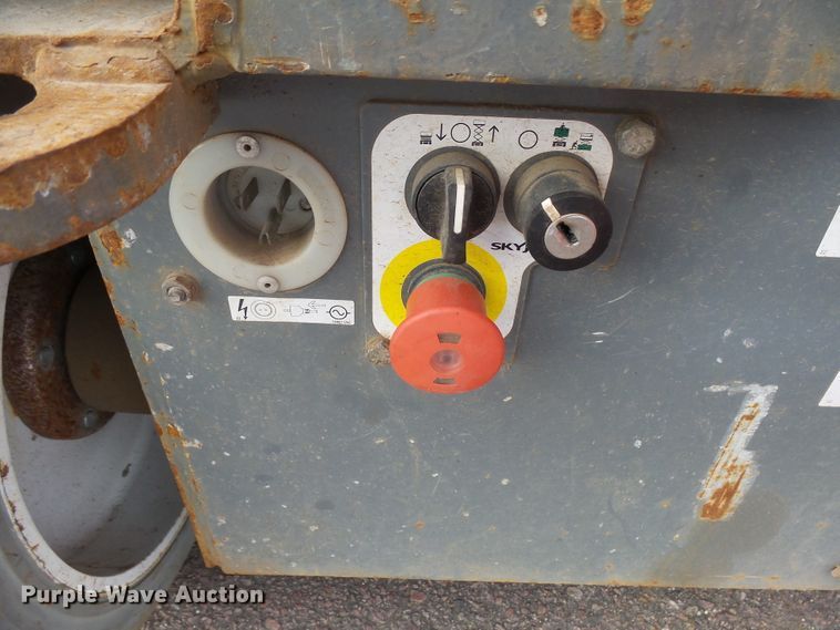 image for item EF9561 Skyjack SJIII 4632 scissor lift