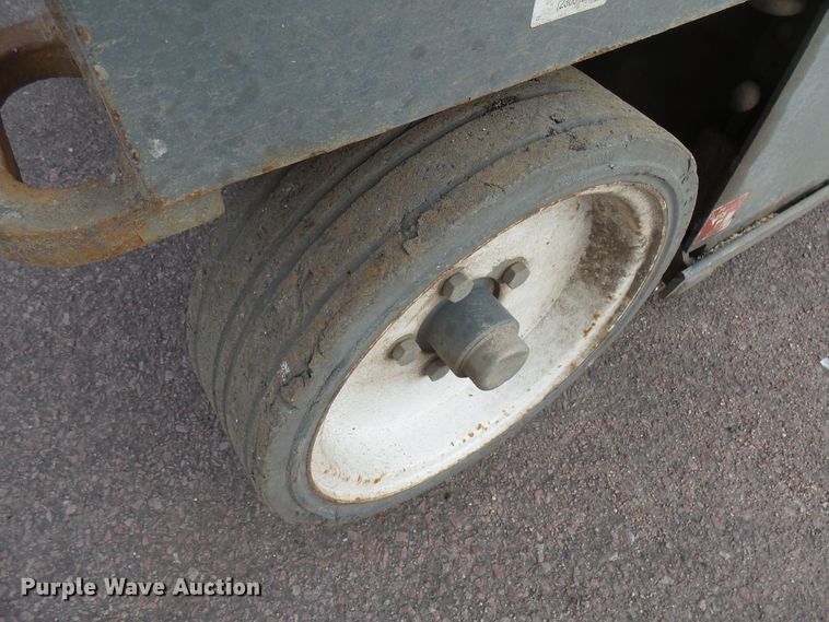 image for item EF9561 Skyjack SJIII 4632 scissor lift