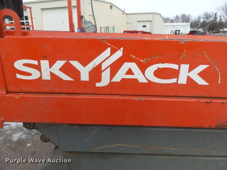 image for item EF9561 Skyjack SJIII 4632 scissor lift