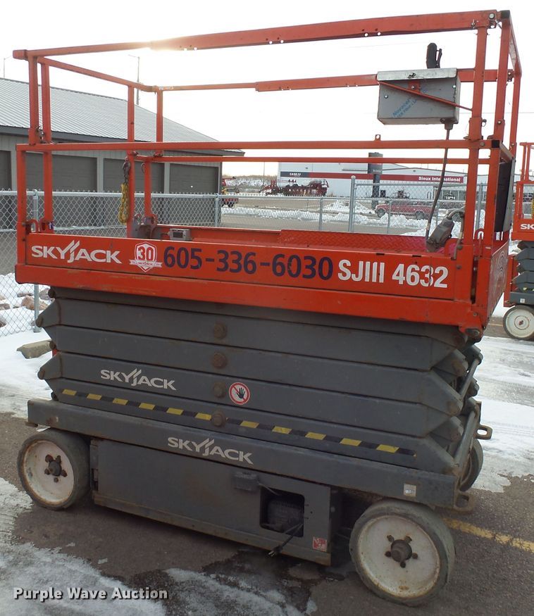 image for item EF9575 Skyjack SJIII 4632 scissor lift