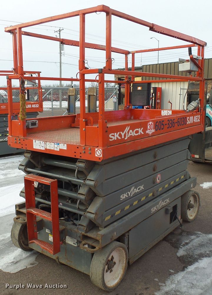 image for item EF9575 Skyjack SJIII 4632 scissor lift
