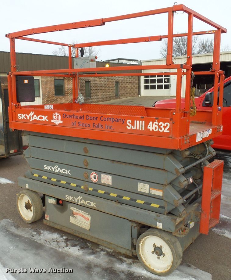 image for item EF9575 Skyjack SJIII 4632 scissor lift