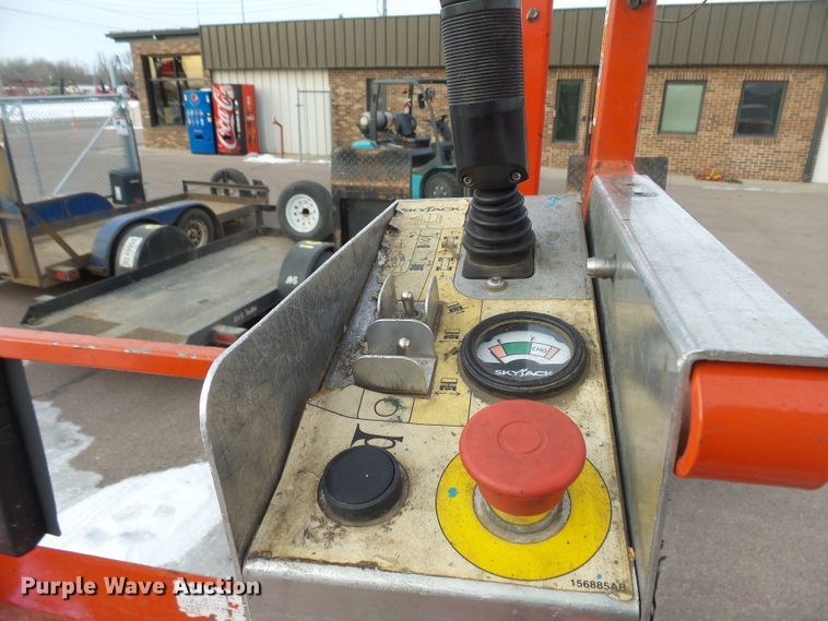 image for item EF9575 Skyjack SJIII 4632 scissor lift